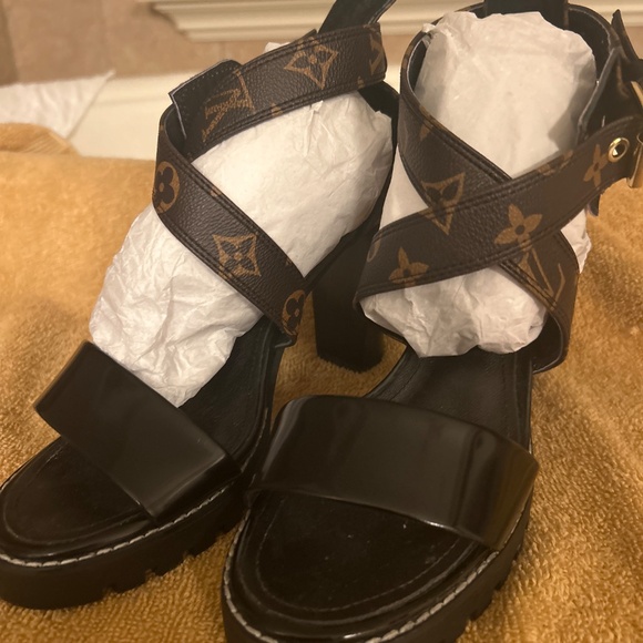 Very stylish inspired block heels platform - Picture 12 of 15